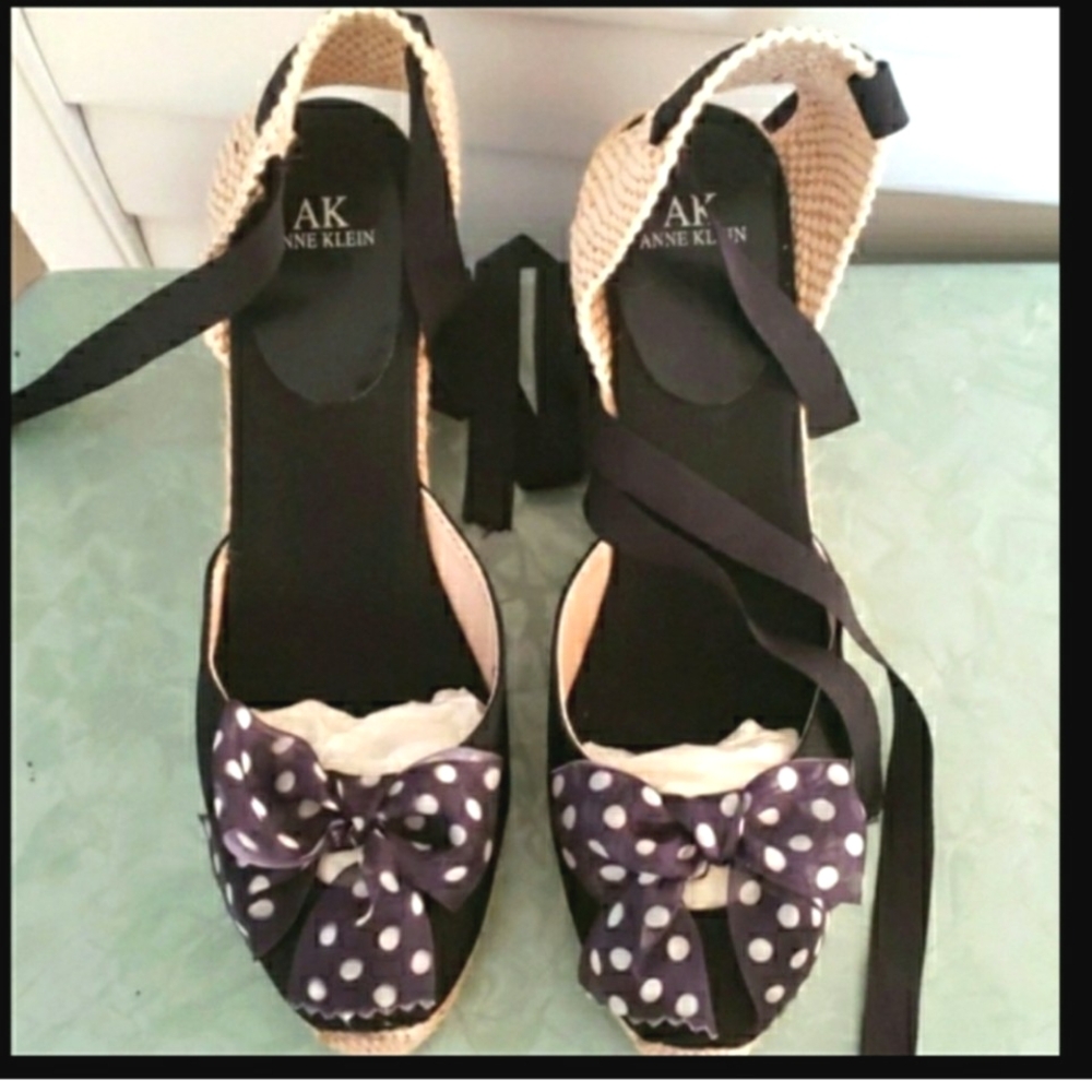 Anne Klein Aubrey Wedge Espadrilles NWT Size 9
